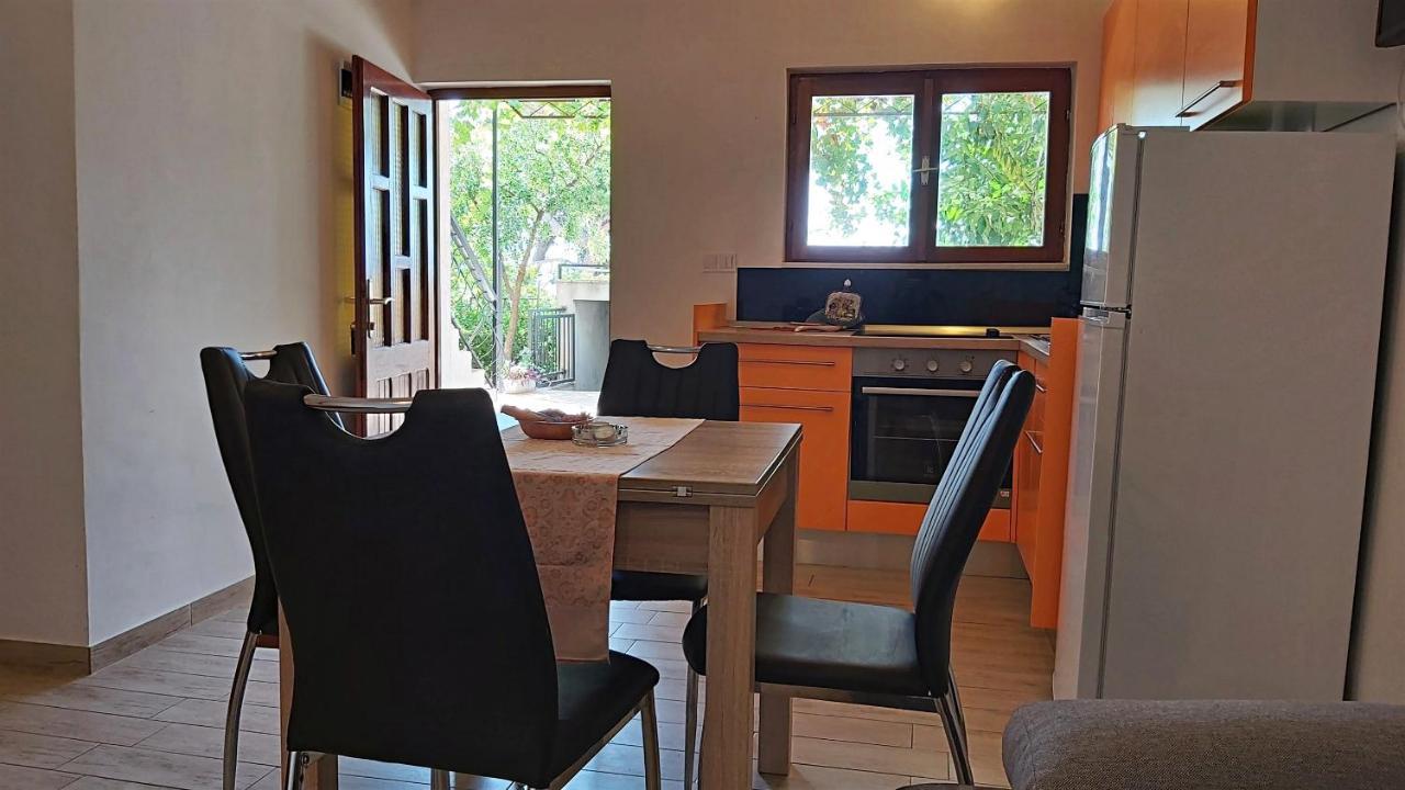 Apartments Gajo Omiš Quarto foto